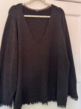 FREE PEOPLE BOHO mottled, fringed, brown v-neck sweater